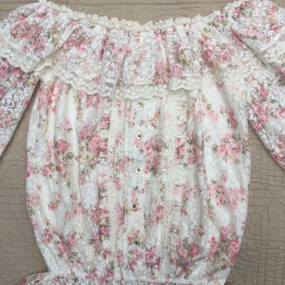 Cream Floral Liz Lisa Top - Picture 2 of 4